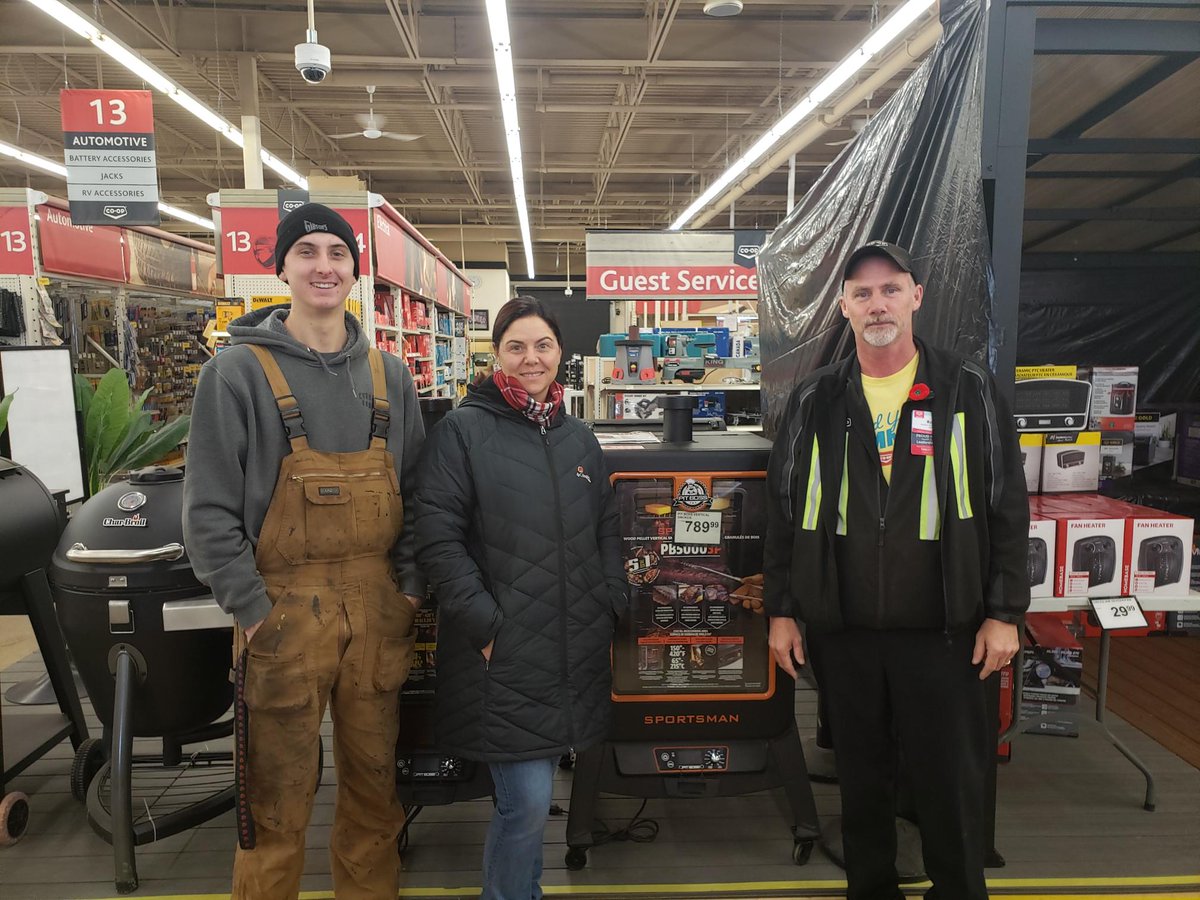 WVCoop_AgEnergy's tweet photo. 🫶 We love supporting the Communities we serve in 🫶

Westview Co-op is happy to sponsor the Munson Community Association and Munson Firefighters Association with a Pit Boss Vertical Smoker for their fundraiser! 

#SupportLocal #Drumheller #ABLocal https://t.co/7wTqTLKssB