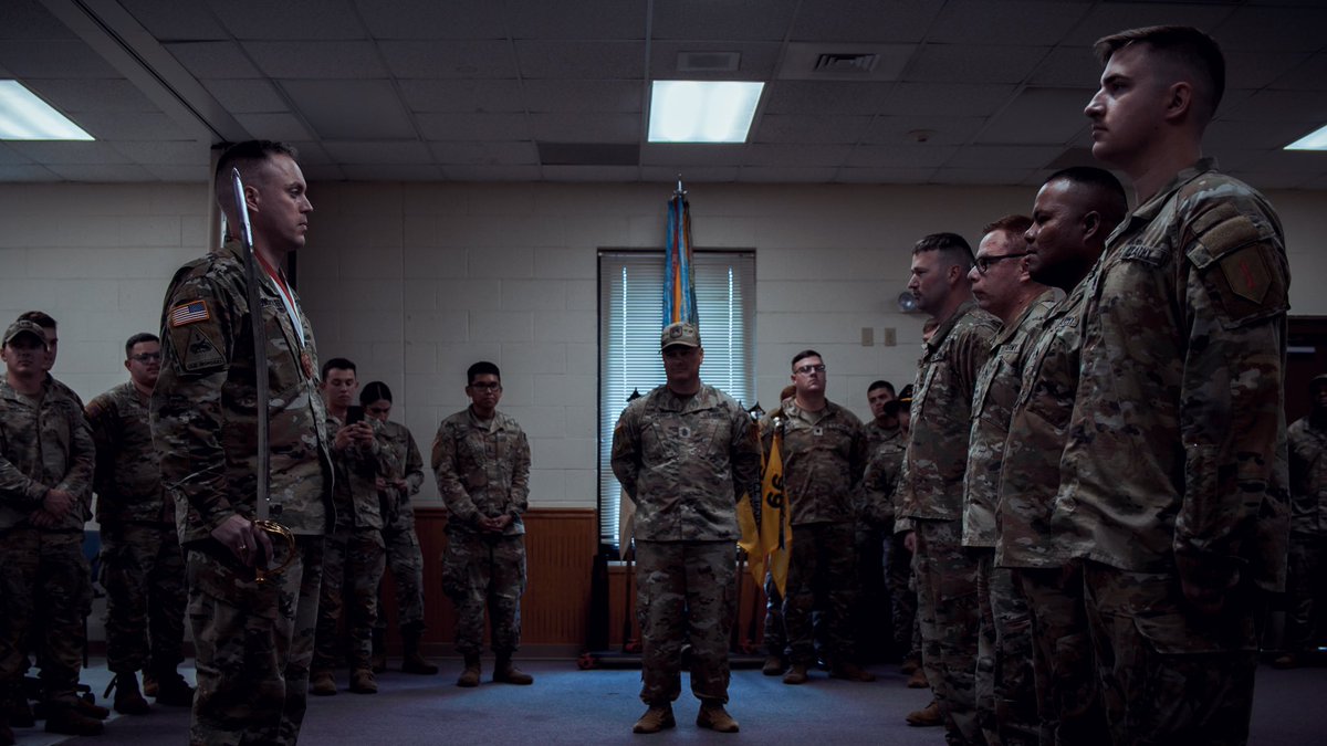 burts_knights's tweet photo. Last week, #Soldiers of 3-66 AR were knighted before being awarded the Order of St. George Medallion and HHC Scout Platoon was recognized for their tireless efforts supporting the Battalion’s footprint movement.#BurtsKnights 
#orderofstgeorge #USArmy #DevilBrigade #bigredone https://t.co/obgNX41tO9