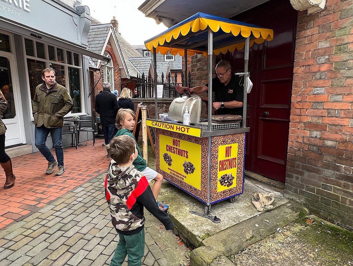 thetncard's tweet photo. A wonderful afternoon spent in #ChapelPlace today. Thank you to @rtwtogether and all the independents involved. Amazing to see this special part of town so busy ๐๐ https://t.co/Qj9xTxVcRz