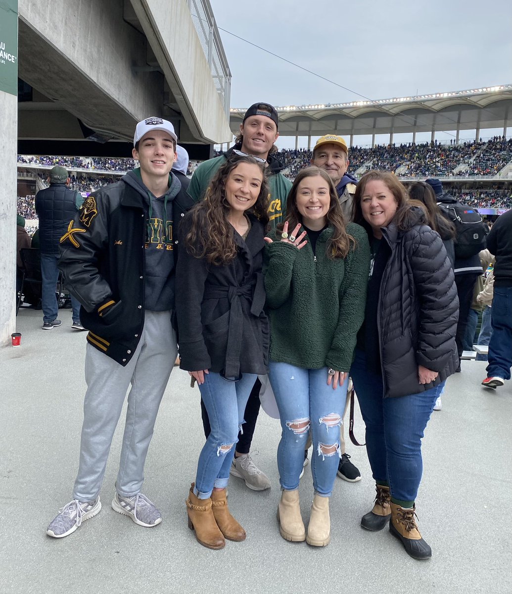 tigercheermom's tweet photo. So happy for the BACK-TO-BACK NATIONAL CHAMPIONS 💚🐻🌼 @BaylorAthletics @BaylorSpirit #SicEm #BaylorFootball https://t.co/3HARIlWHFQ