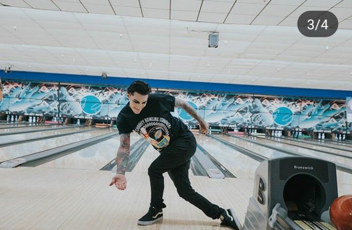 Emo_Carmella's tweet photo. Since no one’s done this yet🤣🤣🤣🤣Throwback @ChrisMotionless with that bowling pose🤣🤣 https://t.co/7e0iHlsIYW