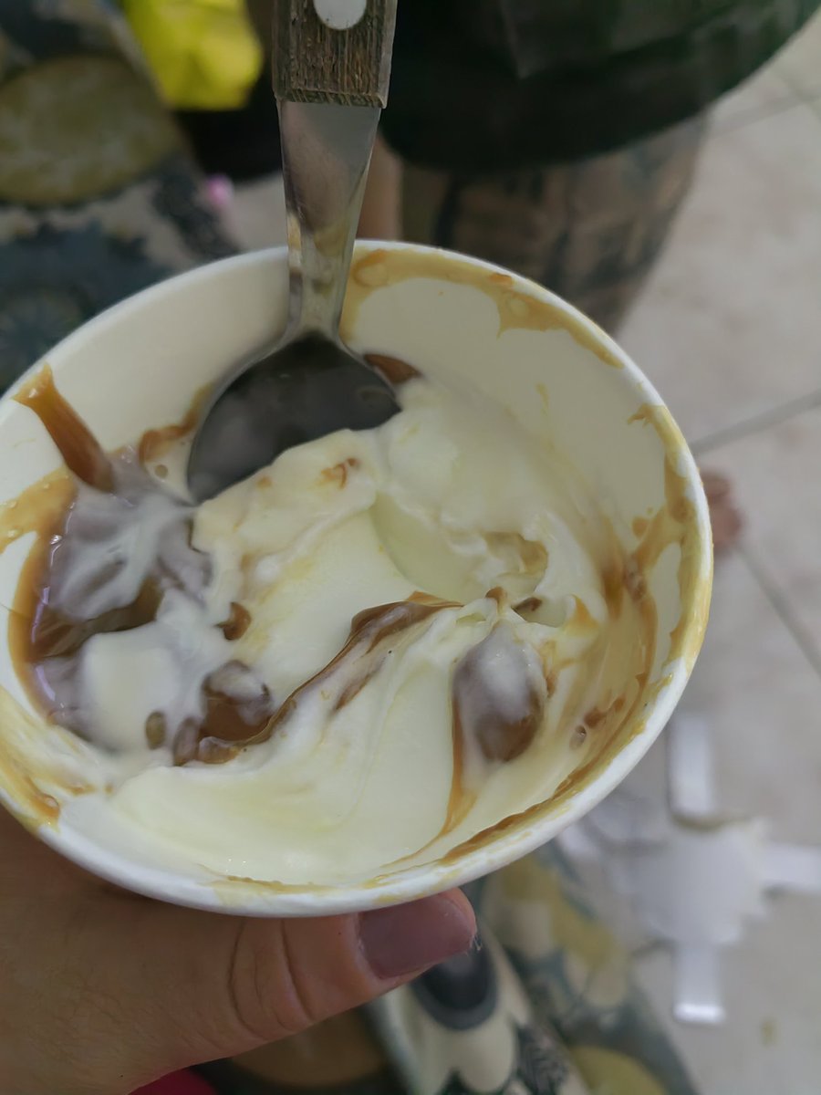 Giulilok's tweet photo. @McDonalds_Uy ElcFlurryoreo no deberia llevar oreos, pues no estan... No se que es peor si @pedidosya  que jmas responde. O ustedes que no pueden hacer bien un heladito, 3 botones tienen que apretar! https://t.co/XHQwrNQysr
