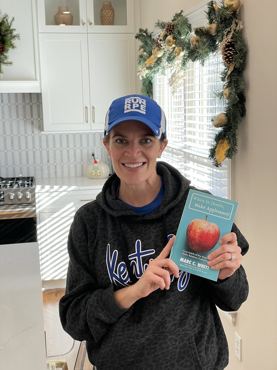 katieneal's tweet photo. My copy of @makeapplesauce arrived today and I canโt wait to dig in! Thank you @marcwhitt for inviting me to contribute alongside so many esteemed #PRpros. #PRBooks #PR #makeapplesauce https://t.co/XbEDb9yeOc