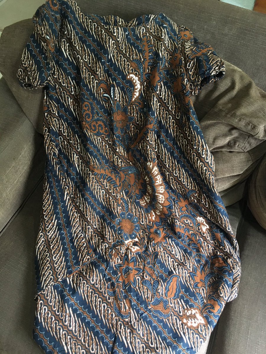 Selamat pagi…
Selamat Beribadah Minggu… 
Minta tolong dong, barangkali ada yg mau terima baju2 ini… kasian mereka diem2 aja di lemari

Ijo-uk-2 (Paul &amp; Jen)
Item-uk-6 (TopShop)
Loreng-uk-6 (Chic Simple)
Batik-S (beli di jogja)