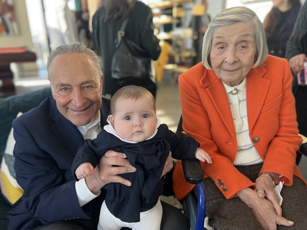 Chuck Schumer tweet media