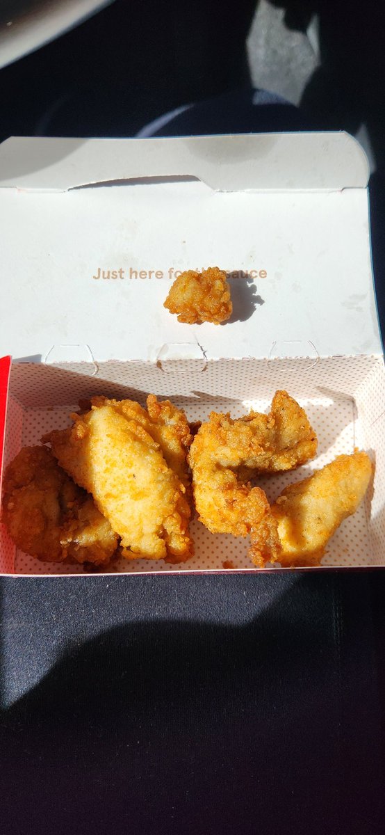 kimoore17's tweet photo. @ChickfilA my 5th nugget in my 5-piece from Scottsdale 101 was pretty pathetic https://t.co/5zaaVbcN2t