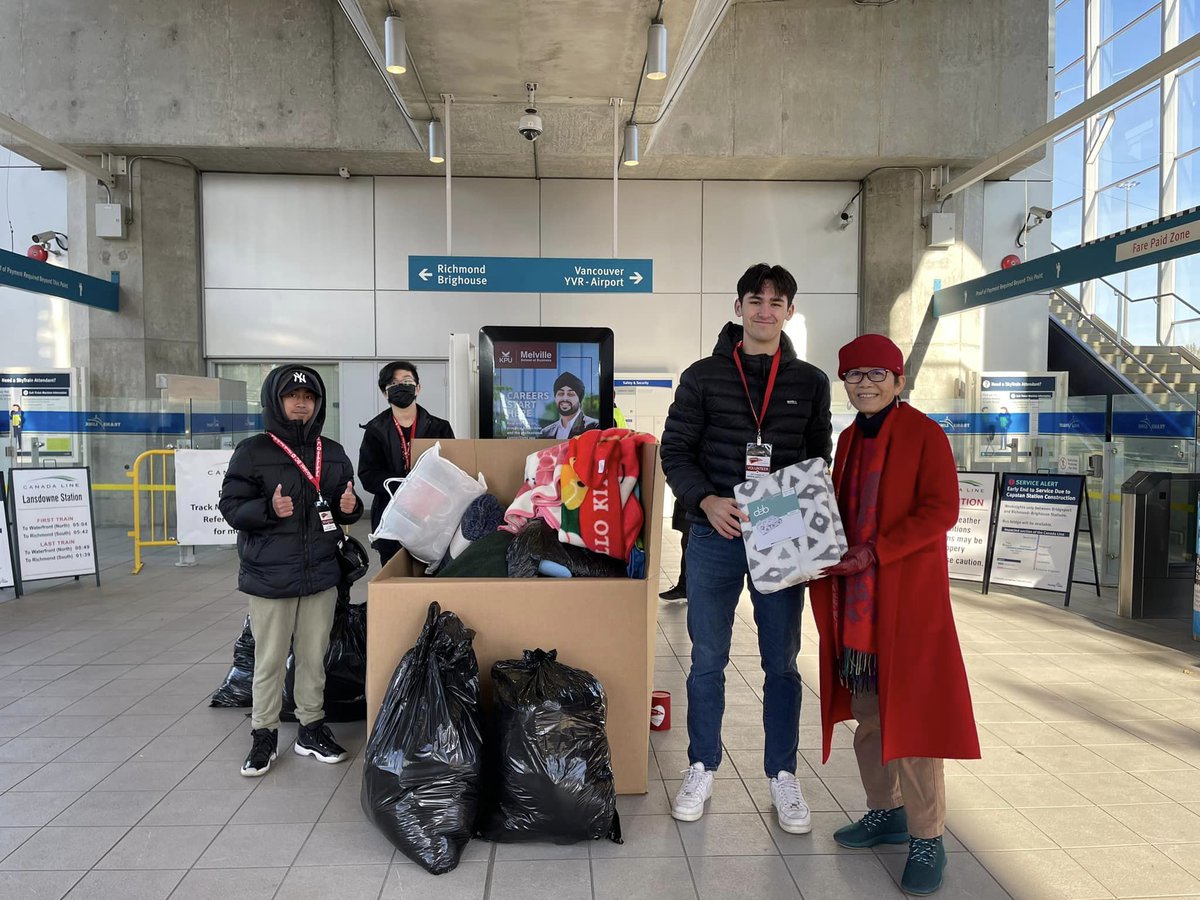 Teresa_Wat's tweet photo. Sincere thanks to the #BlanketBCSociety for hosting the #DriveOnTheLine and individuals who donated blankets, socks, scarves, mittens and toques to those in need when the homeless situation is worsening. #Richmondbc https://t.co/JBxh2qGeiM