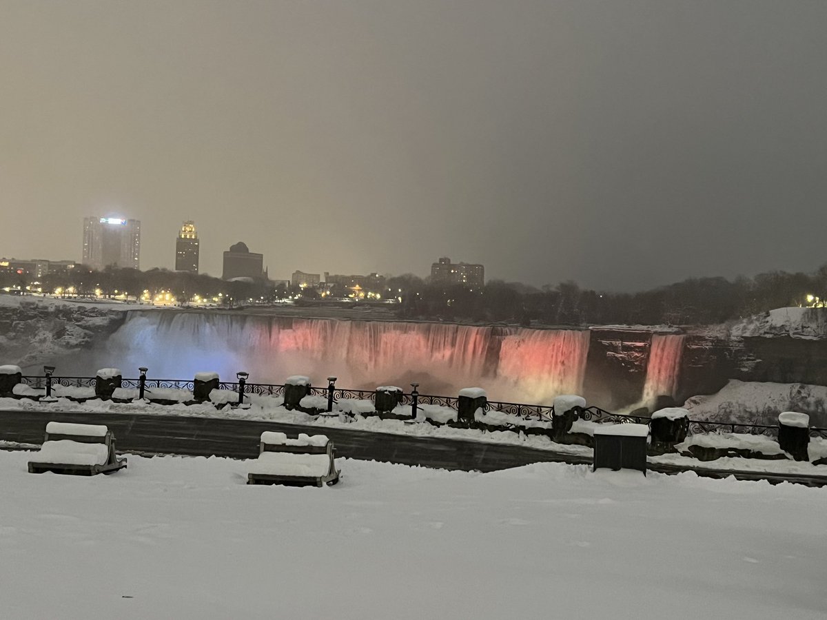 AnthonyFarnell's tweet photo. .@chrisdunseith and I are wrapping up our team storm coverage from beautiful Niagara Falls where a snow squall warning remains in place tonight. Thanks for following along everyone. https://t.co/EUP5G7erUj