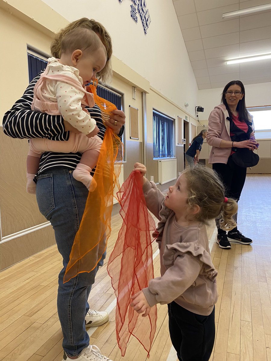 cheryl_heggie's tweet photo. MAKING FRIENDS - The benefits of attending a dance class not only increases health and wellbeing but builds important social skills to make confidenent, meaningful interactions and make new friendships.
#buildingconfidenceinkids #danceclassesforkids
https://t.co/mdKMI3ZZHI https://t.co/aC4G201zay