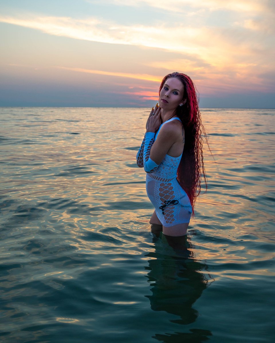 WFire31's tweet photo. When you’re in your Element, your sense of time changes. If you’re doing something that you love, an hour can feel like five minutes; if you are doing something that you do not, five minutes can feel like an hour. #sunsetbabe #inked #missinsummer https://t.co/freuzMYIOe