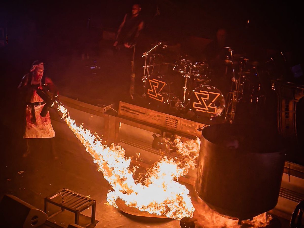 Afgelopen vrijdag stond <a href="/grenswerkvenlo/">Poppodium Grenswerk</a> in de fik 🔥. Wat een leuke show van #stahlzeit Ik ben blij dat Grenswerk brandveilig is 😀. #rammstein #venlo