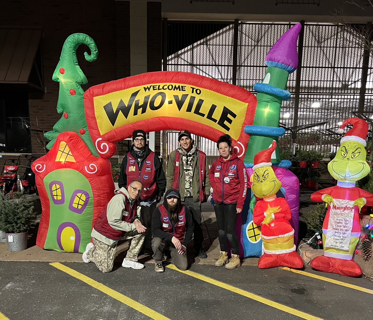 brianoneil873's tweet photo. Great job to DS Jenilin and team at Flemington 2552!  We are ready for Christmas!  @LowesFlemington @WileyLorena @LowesRegion7 https://t.co/bPq1OmUDUK