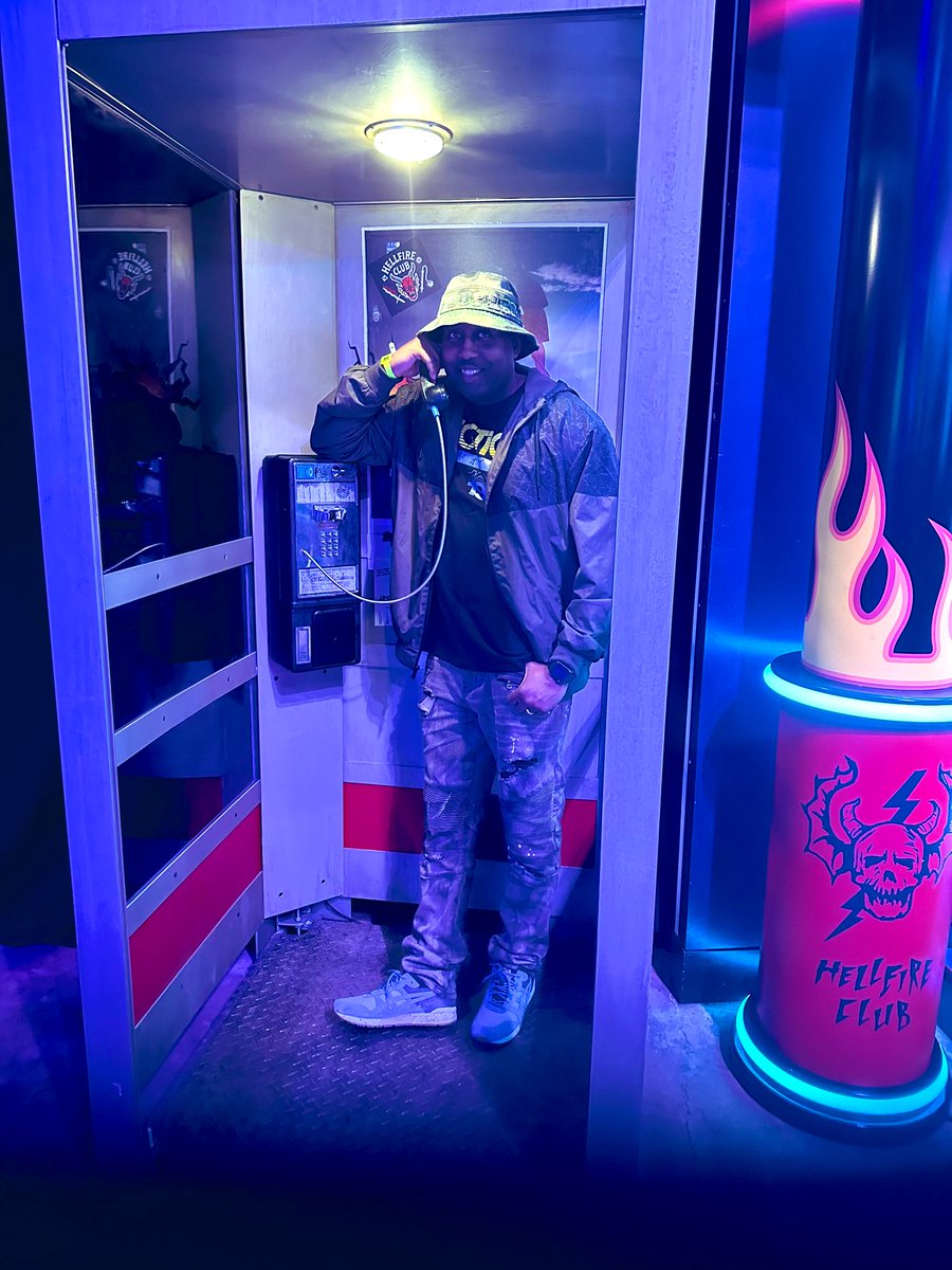 OGBOBEATSTV's tweet photo. #StrangerThings Experience was dope.
Celebrating my oldest daughter turning 16. #Brooklyn
Finally had reason to rock the #Asics Gel Lyte OG Mid Grey
#HappyBirthday #sweet16 #hawkinshigh #surferboypizza #theupside #scoopsahoy #StrangerThings5 #atl #HellfireClub https://t.co/K4TIBTaCtl