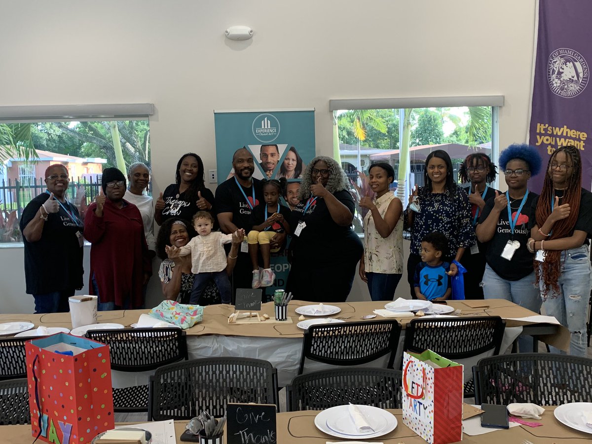 eboniemukasa's tweet photo. Had so much fun making a difference together!  via @ https://t.co/i2TEPTIYVc https://t.co/IwMFbTevkl