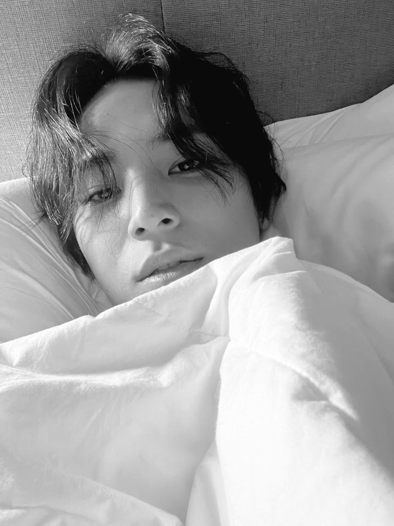 ㅤ

               ❪ 一静 ❫    𓄲    ROSCOE.⠀⠀
       
              unfortunately, i get to see another day. good morning. 

ㅤ