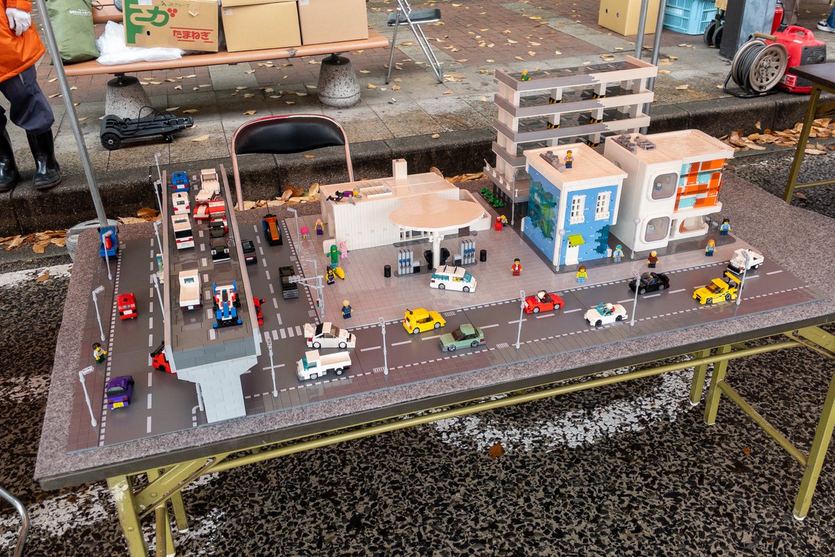 ritsumei_lego's tweet photo. 南草津駅前で開催中の「みなくさ祭り」に作品を出展しています！
お近くにお住まいの方はぜひお越しください😊 https://t.co/pZHh3Ztw1E