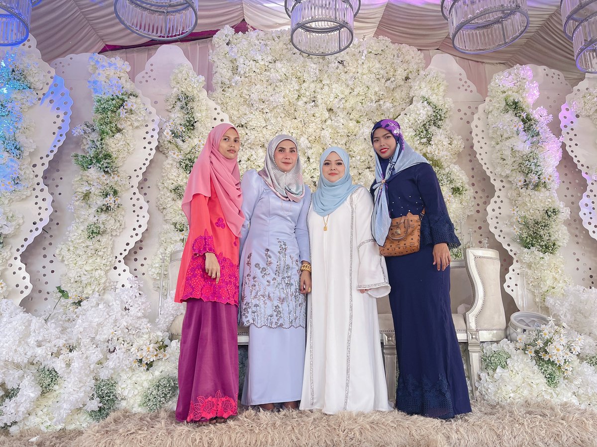 HanimOmar4's tweet photo. With my childhood friends 🥰 https://t.co/ku9NBgdkyF