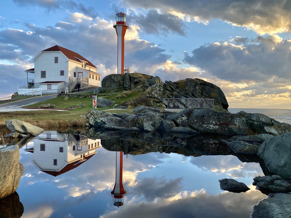 TinaComeaunews's tweet photo. A beautiful Nov. 19 late afternoon at the Cape Forchu Lighthouse in Yarmouth County NS. My fav go-to place. #capeforchu #yarmouthNS https://t.co/k0aco59S9a