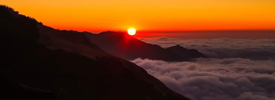 आज Sunday
रविबार, अर्थात् सूर्यबार ।
सूर्य तर्फ अगाडि बढौं।