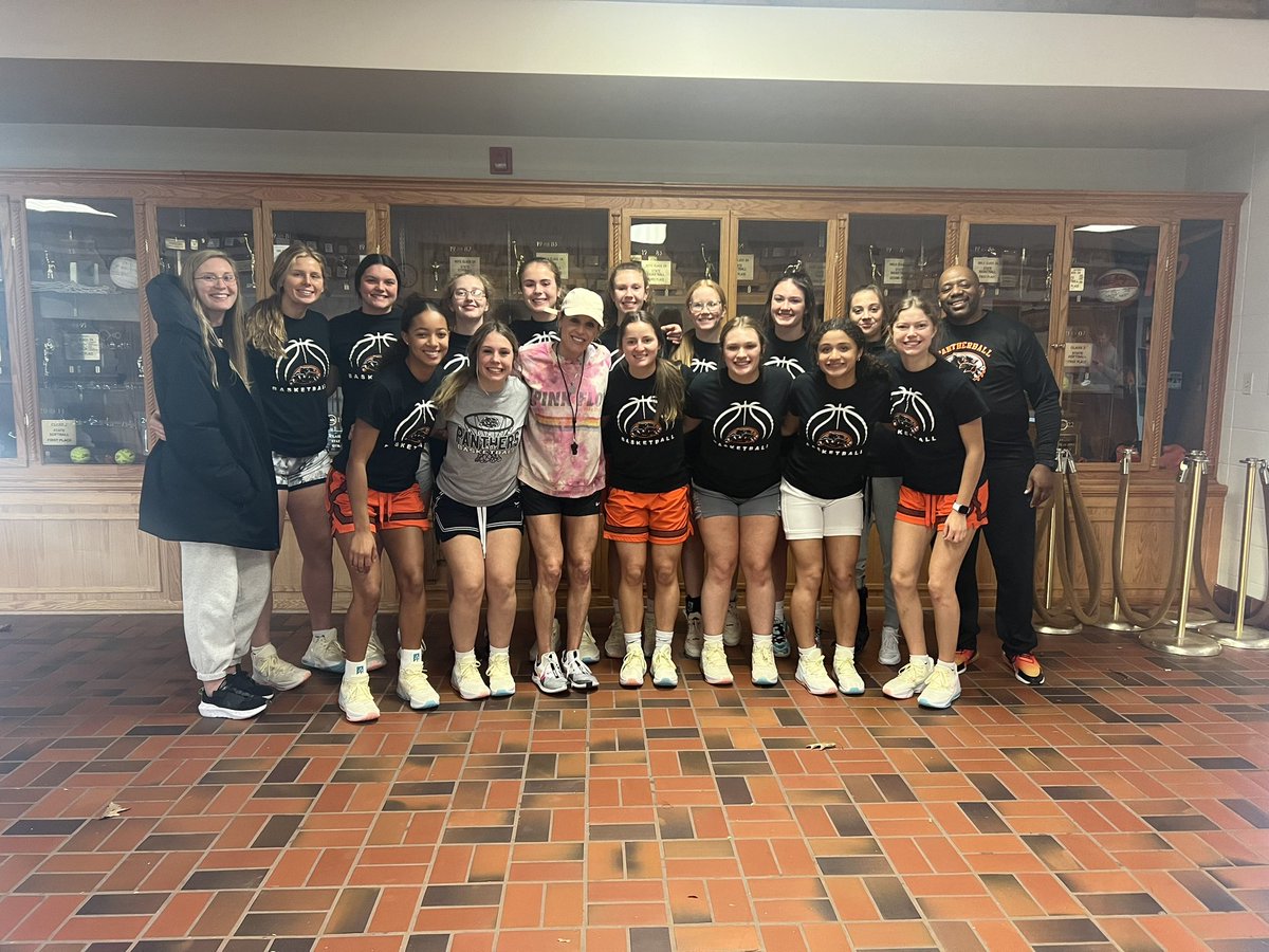 basketball_plp's tweet photo. Thank you so much to @JackieStiles10 for taking the time out of your day to come and coach our little kids at camp! We appreciate you a lot, and are so thankful you were able to do this! We had lots of fun!! https://t.co/bhKUVGE8Qm