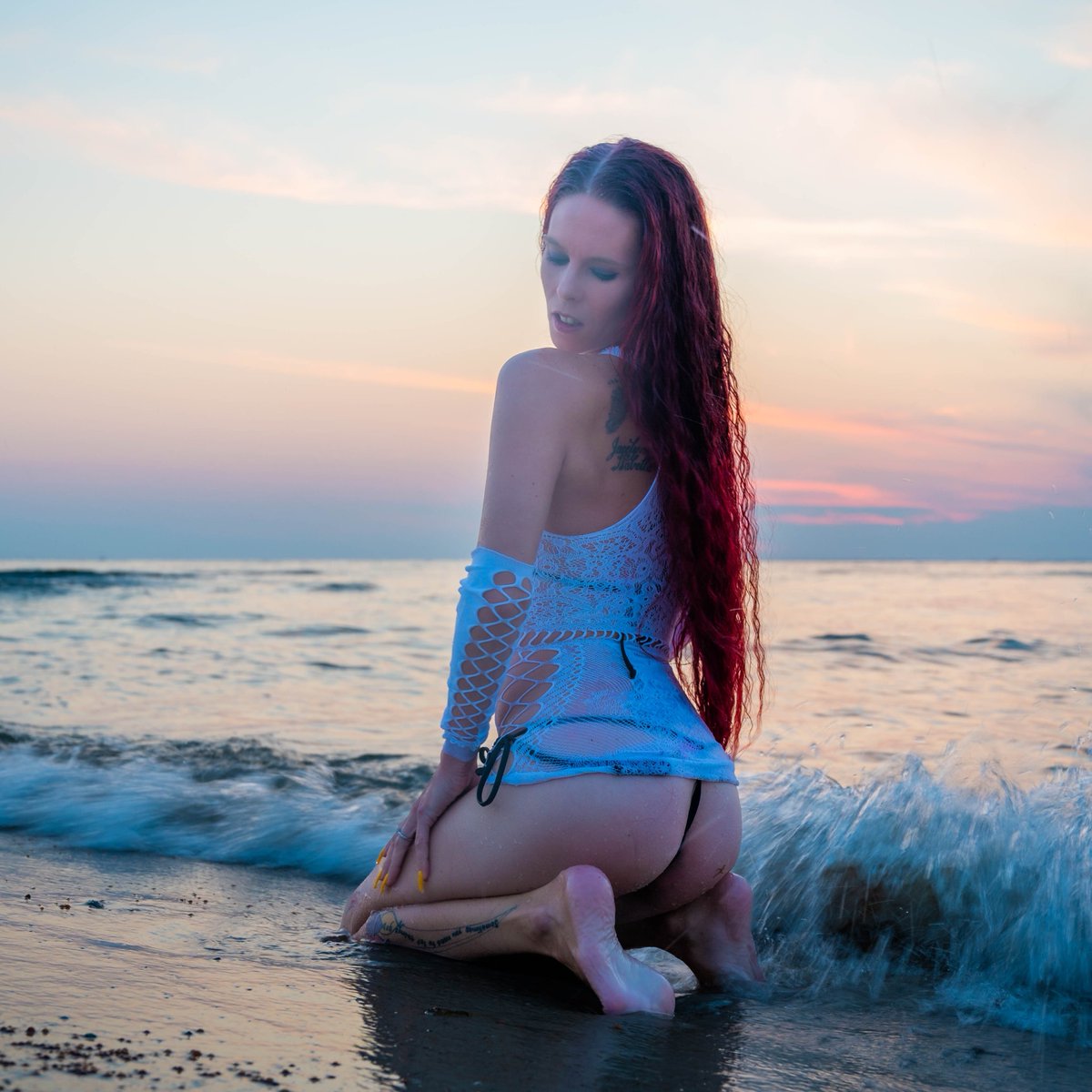 WFire31's tweet photo. She's a tsunami with pretty eyes and a heart beat 💙
#sunsetbabe #redhair #waves #microbikini #SHEINgoodfinds #tattoos #BlueEyes https://t.co/aYevyf9b8A