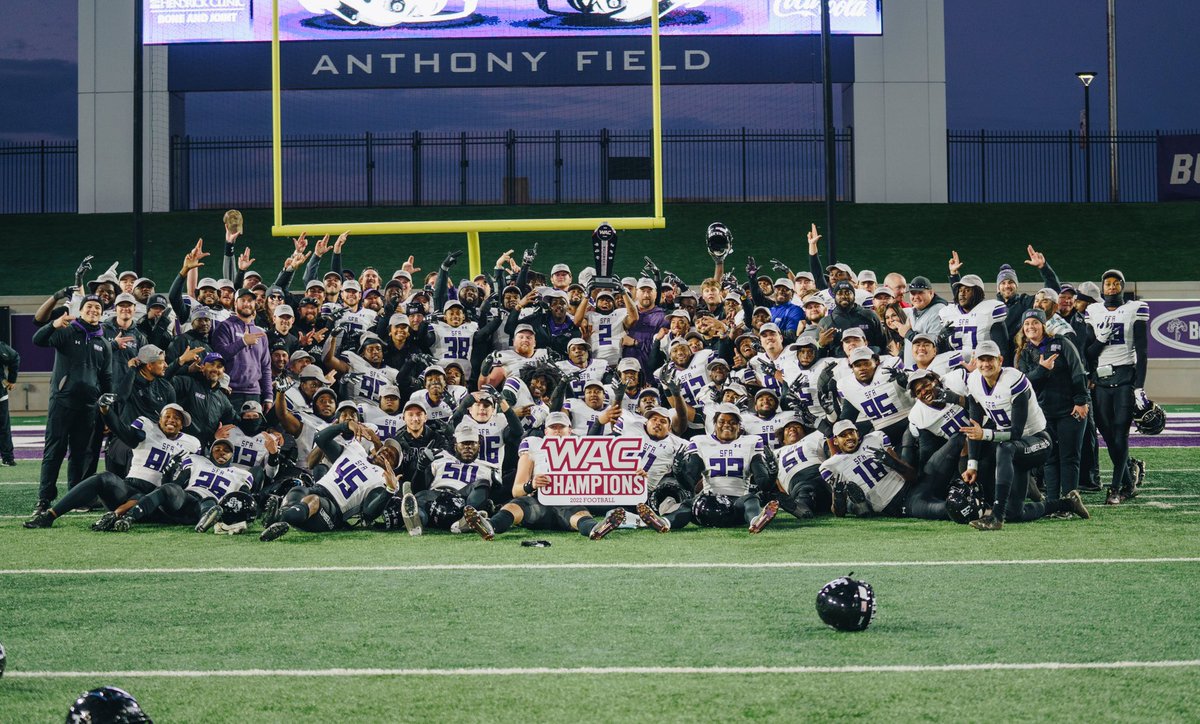 SFA_Football's tweet image. Hang it up 🖼📸

#AxeEm x #RaiseTheAxe