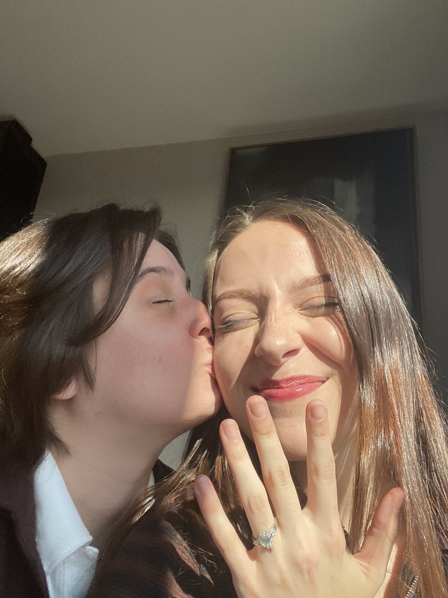 emingmire's tweet image. y’all can kiss my fucking ass i won