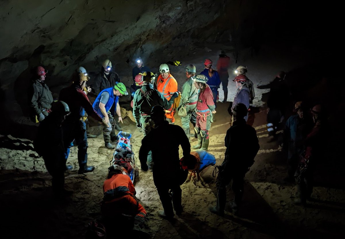 Full day team training today at Alderley Edge. First aid, stretcher carrying, and a complex haul were all covered with over 20 team members present.
Thanks to Derbyshire Caving Club and the National Trust for our regular access to the mines here for training. 
#caverescue