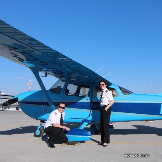 Transponder1200's tweet photo. 📌Obtén un 3️⃣0️⃣% 😲 de descuento en inscripción y estudia para #PilotoAviador 🧑✈️👩✈️ y #Sobrecargo 🛫❤️ en #EDAE Escuela de Aviación Especializada 👩🏫, al mencionar que viste la promoción aquí en #Transponder1200. Una promoción del #BuenFin 🛫. https://t.co/ularXCDzZp https://t.co/BkgtUWuHpW