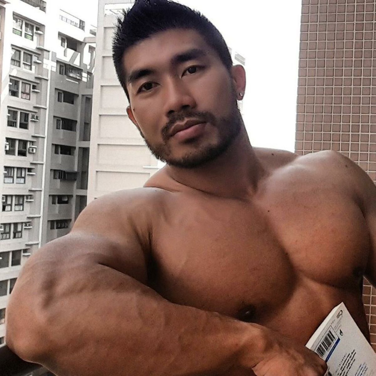 Волосатый азиат. Бодибилдер Узбекистана. Muscle korean man. Muscle China.