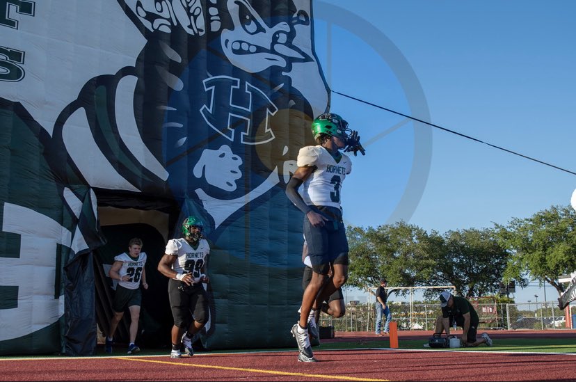 3Boss03's tweet photo. Junior Szn Highlights

• 42 tackles 
• 5 PBU
• 2 forced fumbles 

https://t.co/lmYUVtJFqa @_HuntsvilleFB_  #Seatbelt https://t.co/D5SlpTKE4X