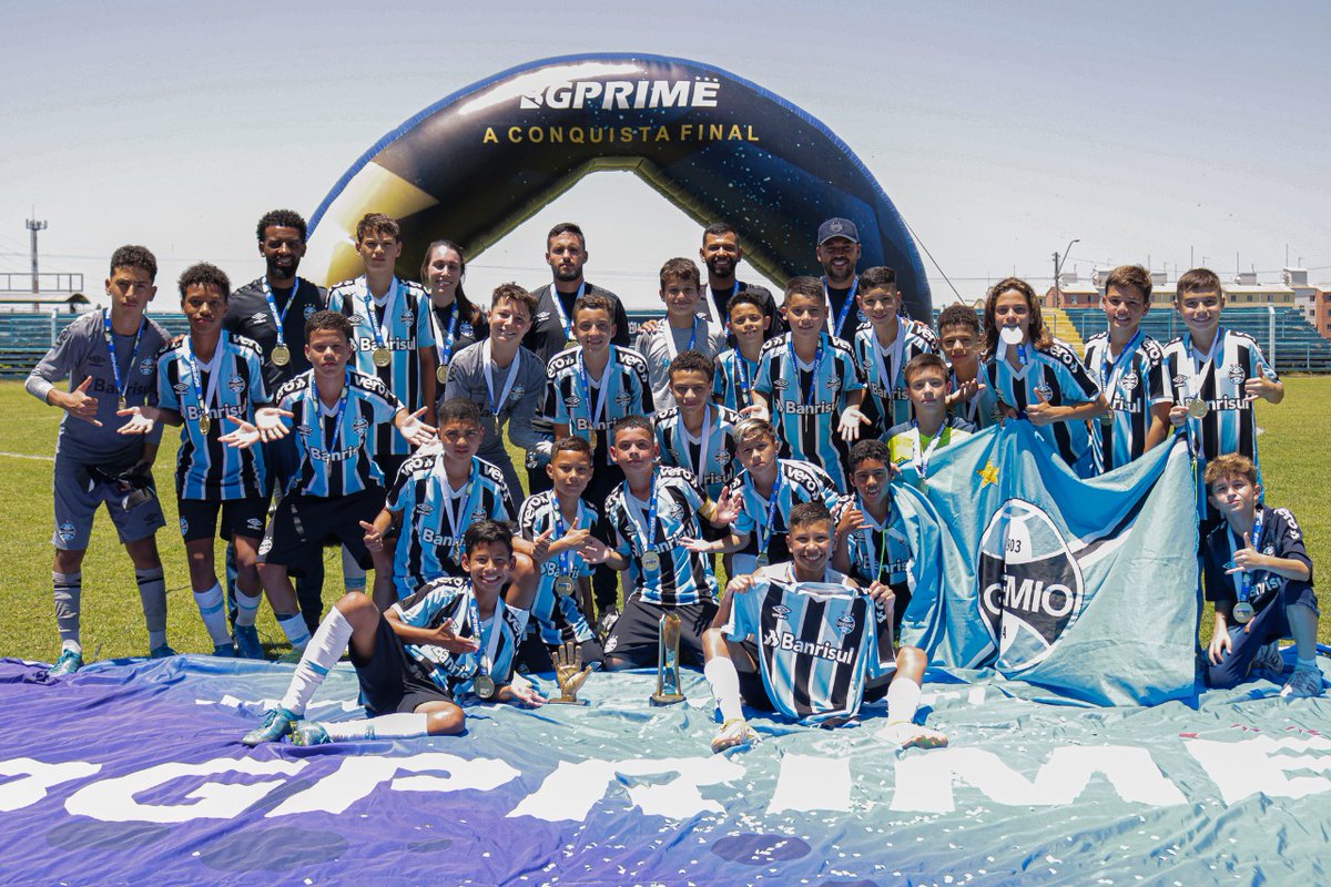 GURIZADA CAMPEÃ 🏆👦🏾🇪🇪
Nossas equipes #Sub12 e #Sub13 conquistaram a Liga Sul-Brasileira BG Prime!

Saiba como foi em: gremio.net/noticias/detal…