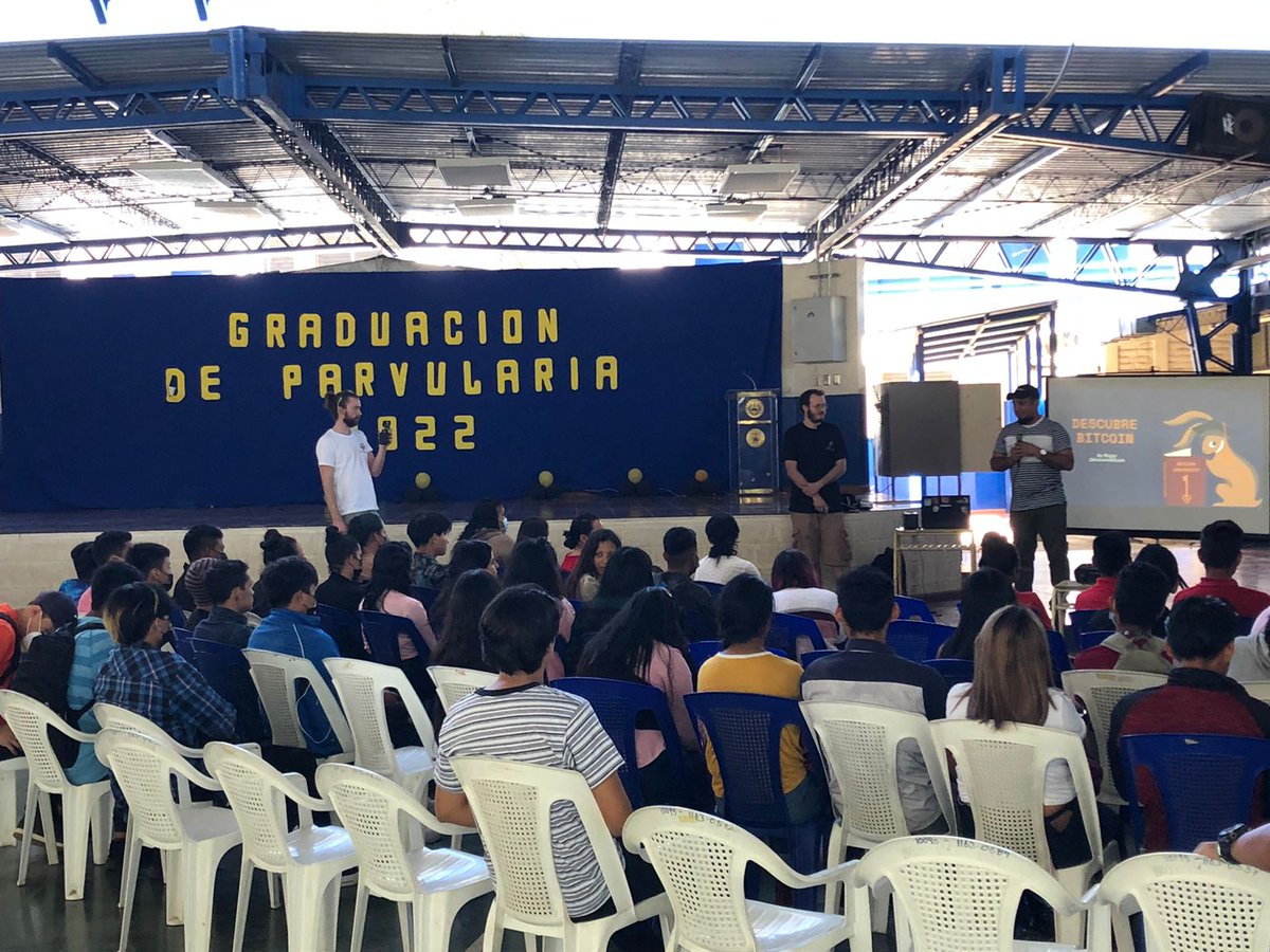 satoshifan21's tweet photo. At the @BTCHackathon 🧡✨🇸🇻 planting 🟠 sats seeds 🌱 
Amazed by the generosity with their knowledge, time and sats of the #bitcoiner hearts 🧡⚡ #bitcoin is Hope! With Lionel @vad_vad_vad_vad @UTXOsvaldo @DecouvreBitcoin @manhuichi https://t.co/GcZHbWoFQT