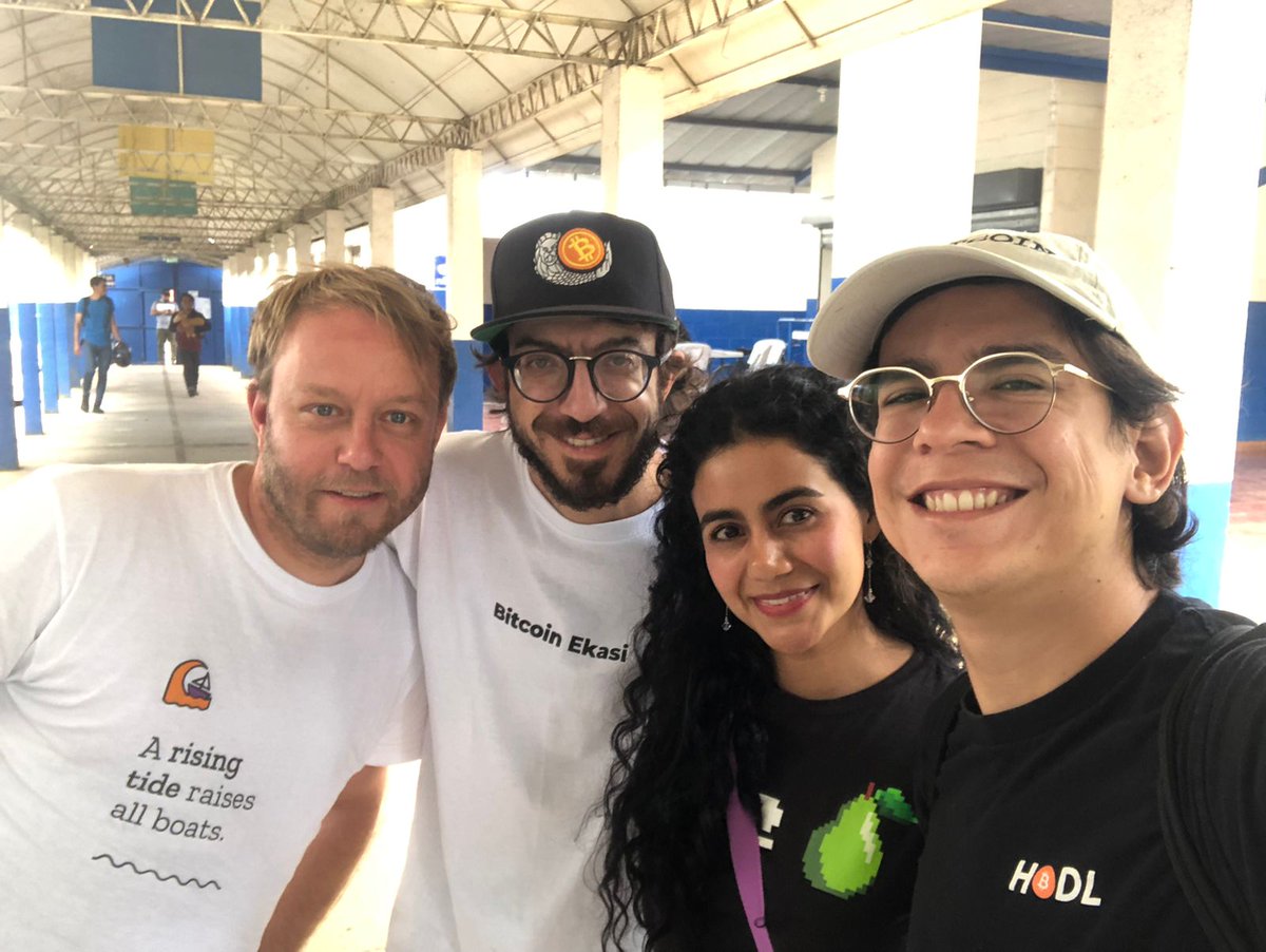 satoshifan21's tweet photo. At the @BTCHackathon 🧡✨🇸🇻 planting 🟠 sats seeds 🌱 
Amazed by the generosity with their knowledge, time and sats of the #bitcoiner hearts 🧡⚡ #bitcoin is Hope! With Lionel @vad_vad_vad_vad @UTXOsvaldo @DecouvreBitcoin @manhuichi https://t.co/GcZHbWoFQT