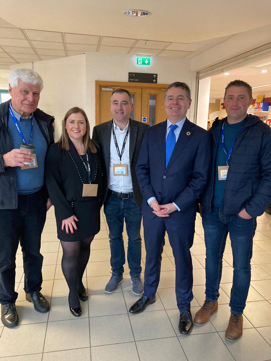 Paschald's tweet image. After so long, great to meet so many @FineGael members and friends at #FGAF22 today.