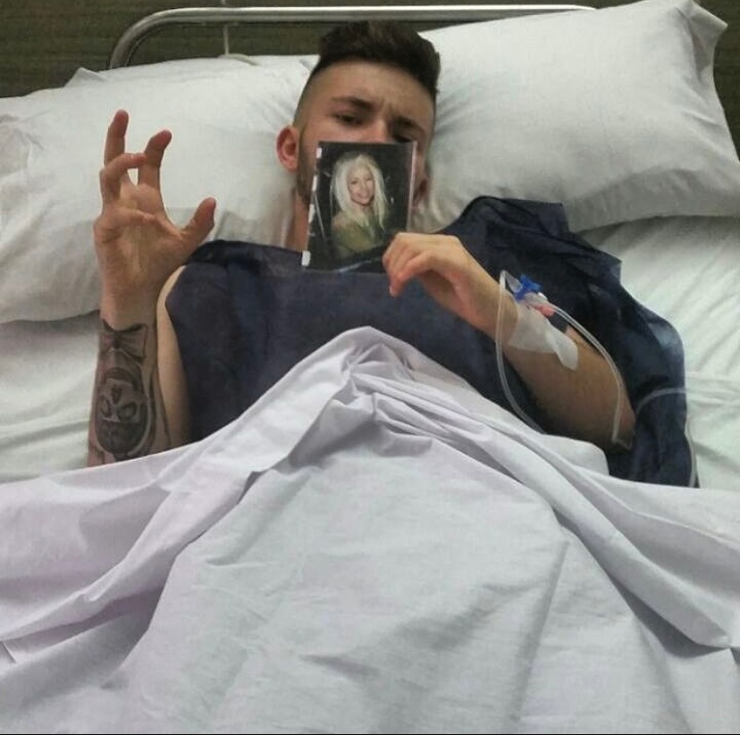 gagalejandro_'s tweet photo. Female to male Phalloplasty 2022 and Mastectomy 2015 

Always with Gaga’s “company”, one of my biggest support since 2011. She make me brave, and here I am, 4 days post op 🙏🏼❤️  Love u @ladygaga https://t.co/yVU1DbGjnJ