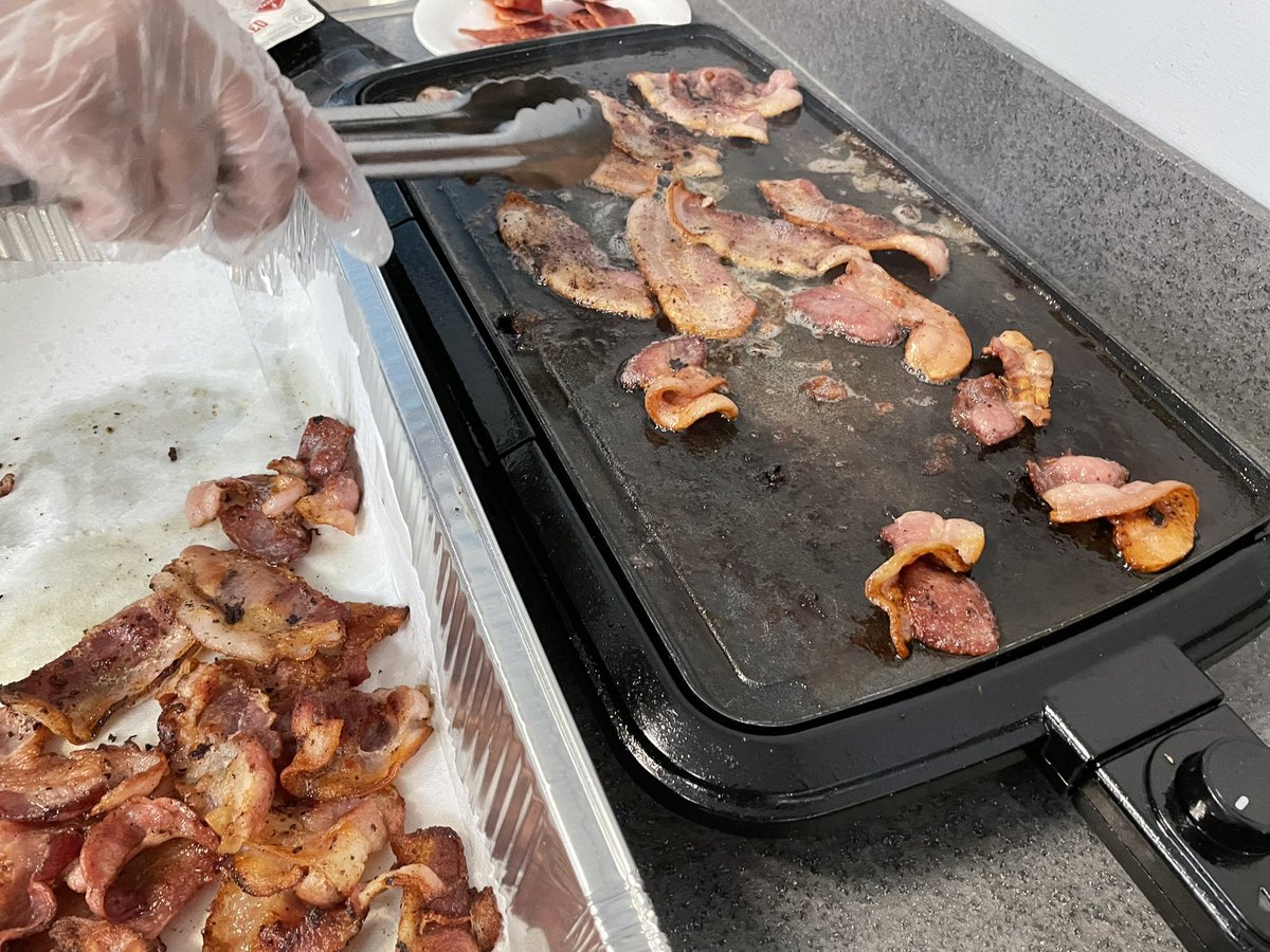 TeamBaudoin's tweet photo. It is too cold to leave for lunch but we got you. Saturday crew BLT for everyone. https://t.co/IgxumR9gY1