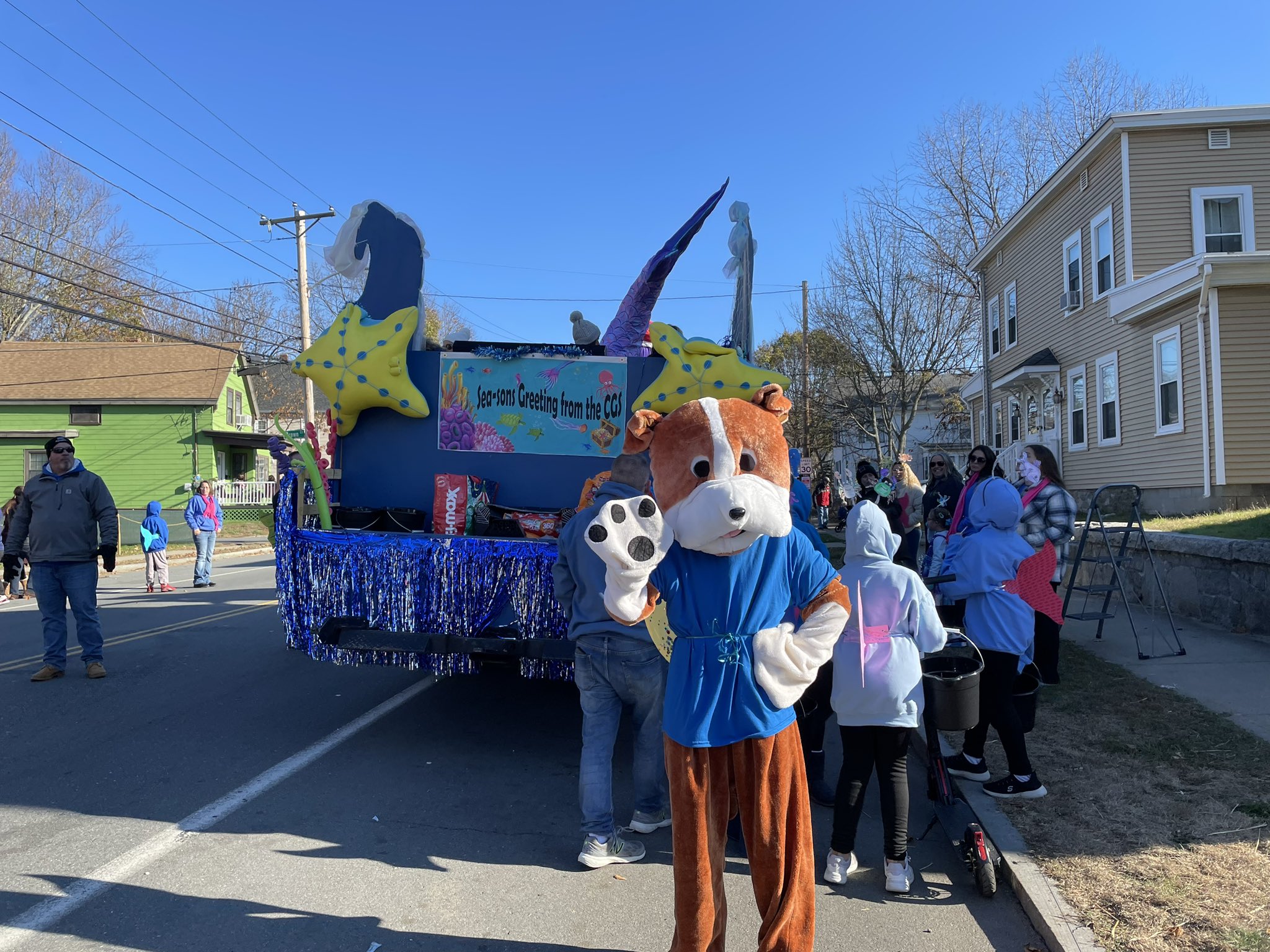 Brandi Kwong on Twitter "Another great Methuen Santa Parade! So many MPS students and families