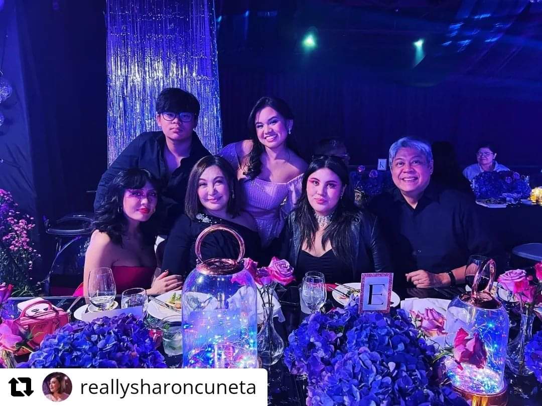 LovelyQueenJ1's tweet photo. ๐๐๐#Repost by:@reallysharoncuneta with @let.repost
โข โข โข โข โข โข
Our family with our other โdaughterโ Yohanโค๏ธโค๏ธโค๏ธ #yohanation https://t.co/7VTfR1R1aC