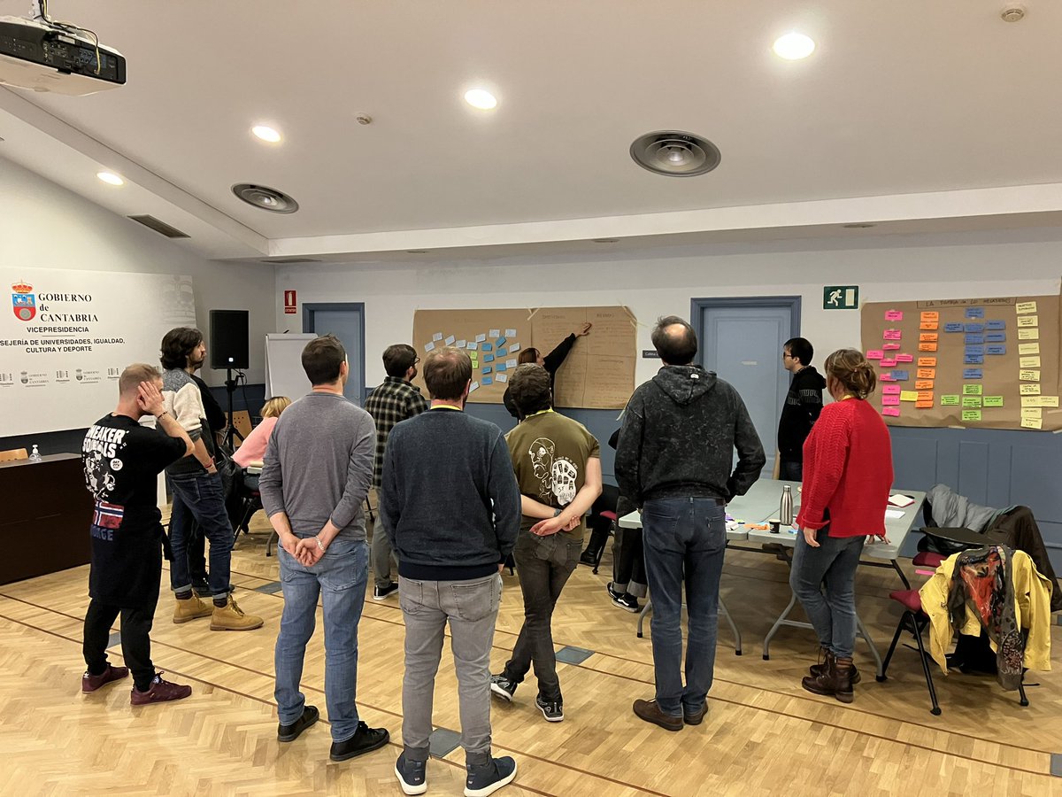 CantabriaFilm's tweet photo. Con exposiciones comunes de los ejercicios terminamos la primera jornada del taller de impulso. Qué rápido pasa el tiempo cuando se recibe tanta información (y tan valiosa). Mañana por la mañana continuamos 🙌🏻📚📚📚🎬 #DCP16 #GeneraciónDCP #FinesDeSemanaBonitos https://t.co/lztkGsl2Ey