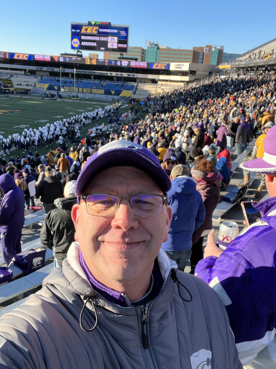 KSUWardog's tweet photo. Let’s go ‘Cats! #BeatWVU https://t.co/eQPl1tNBFe