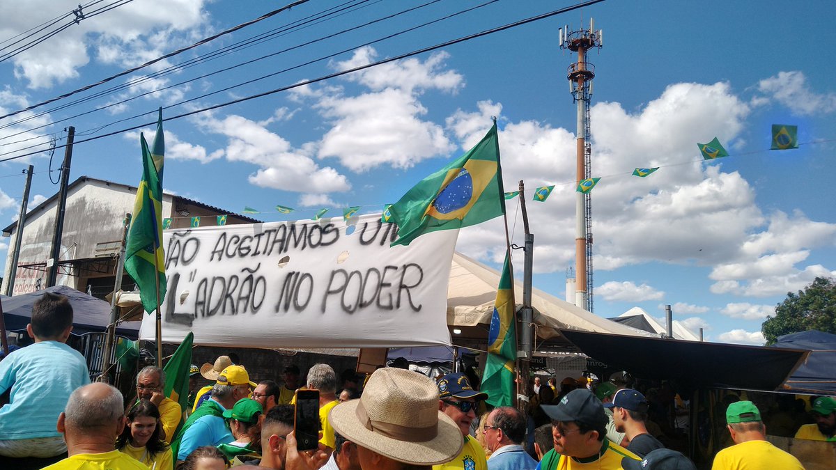 LucasSuaves's tweet photo. @RodrigKildysart @EdRaposo_ Eu vou na manifestação na minha cidade vizinha, 30Bimec Apucarana. https://t.co/9i7CVpzEWp