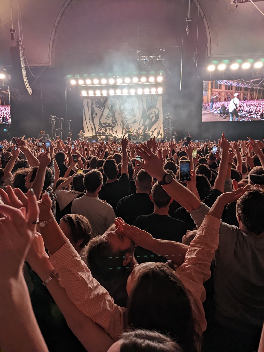 Still coming down from the highs of a night in <a href="/jamietmusic/">Jamie T</a>'s company. Totally raucous, joyful and engaging. It's amazing being in a crowd where everyone's friends for the evening