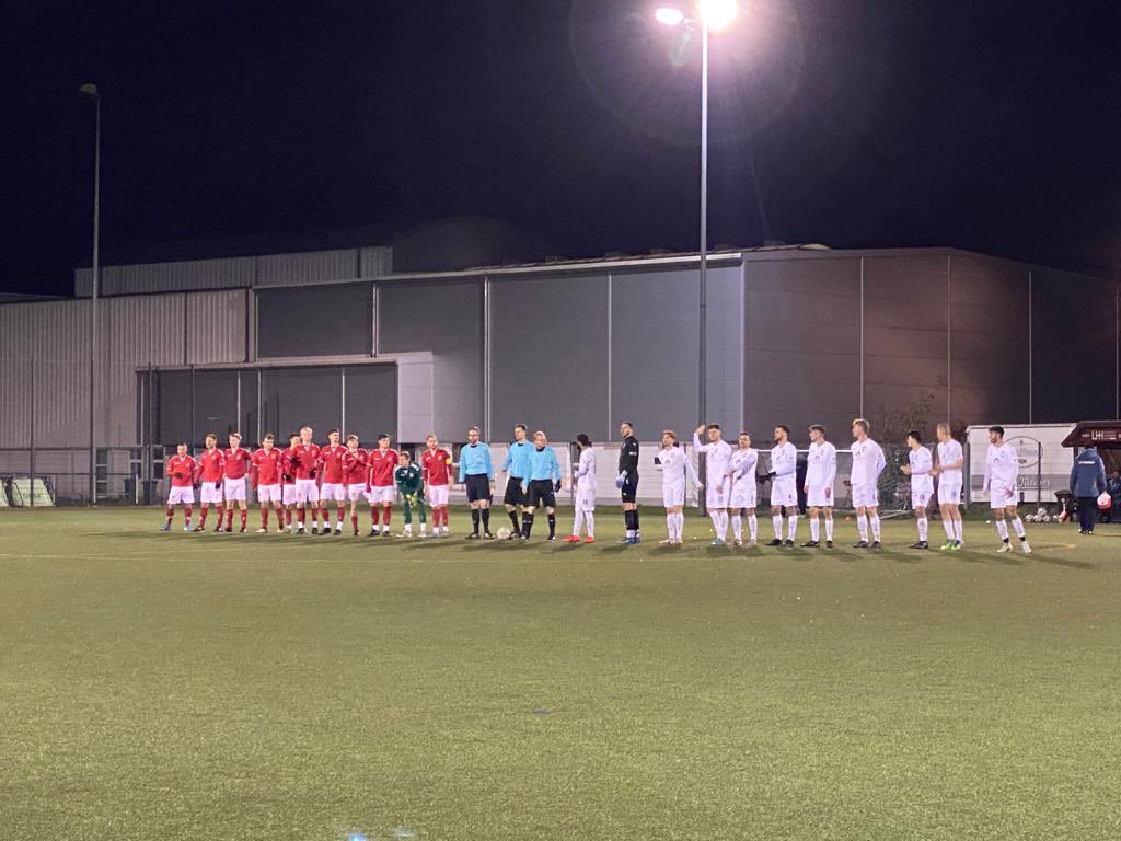 rollenderhsvfan's tweet photo. Flens Cup Meister der Meister Achtelfinale:
1. FC Phönix Lübeck II gegen SV Eichede II (2:1)
#fussball #phönixlübeckii #phönixlübeck #sveichede #lübeck #samstag #flenscup #achtelfinale #flutlicht #kunstrasen #pokal #gewonnen #fotos #bilder #groundhopper https://t.co/iT9jr96V9g