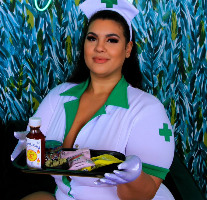 1 pic. Pick your preference ? I can make you feel better ????
Amazing Photography by @RicoShades
#ButterCream19
#curves