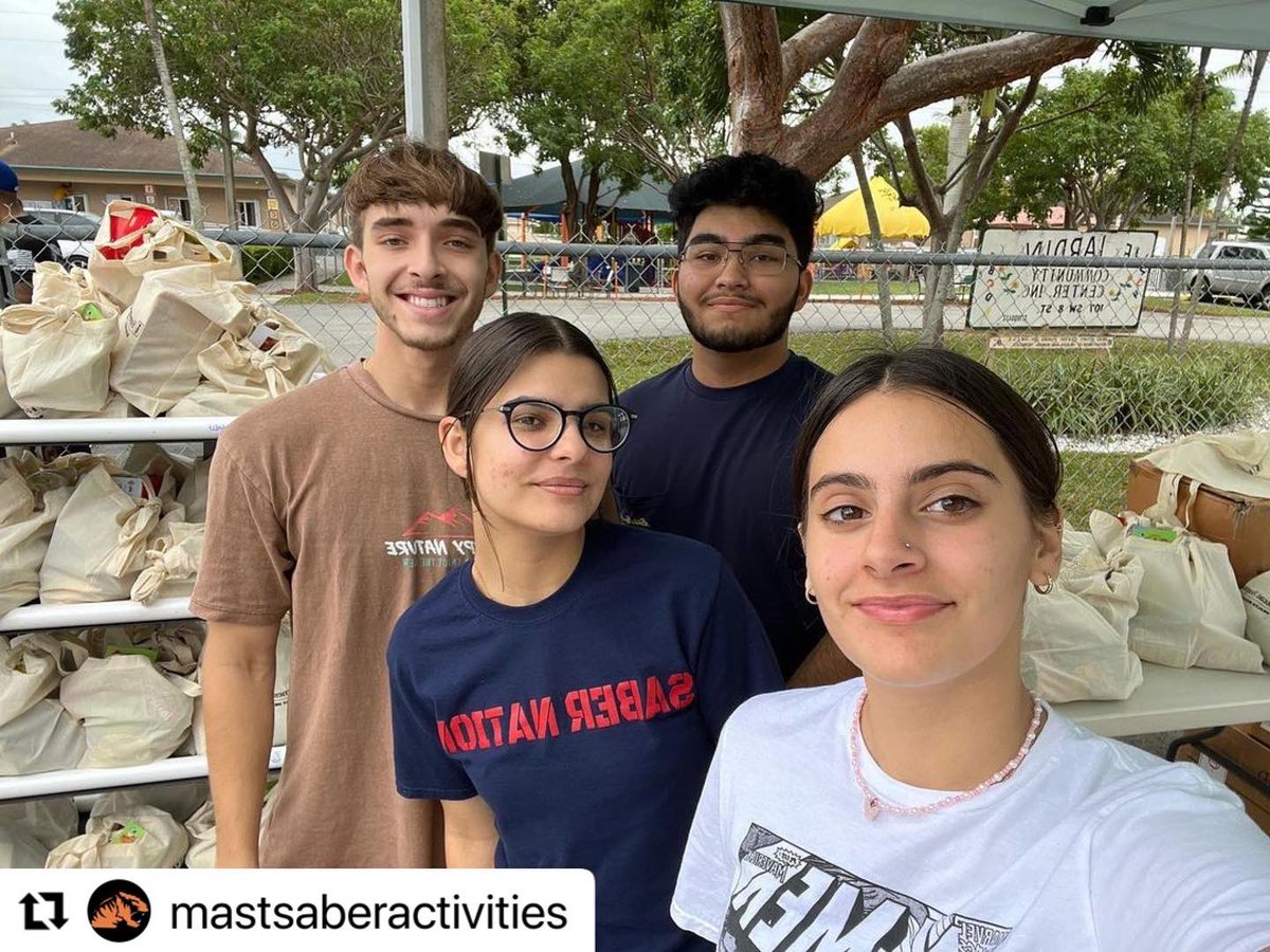 MASTMedical's tweet photo. We’re thankful for these selfless Sabers🐯 What a way to kick off the break! #mdcpsgivesthanks #sabernation #homesteadstrong 

#Repost @mastsaberactivities 
・・・
Sabers started the break serving our community with Homestead Hospital! ❤️💙🦃. #GratefulDead https://t.co/3hXvqm0Pp9