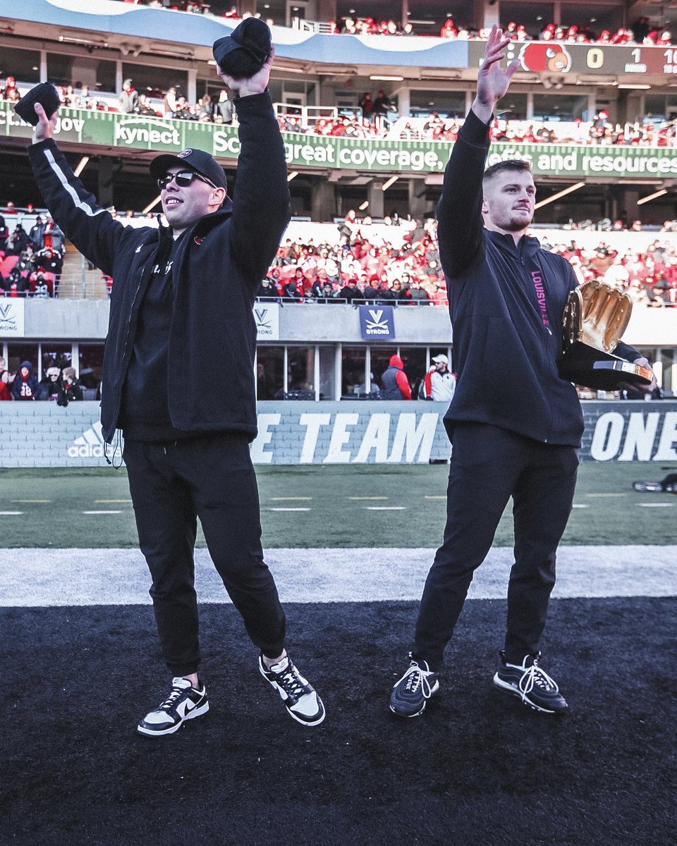 LouisvilleBSB's tweet photo. Back in The Ville. 

Welcome back @daltonrushing7 and @Ushman05. 

#GoCards | #L1C4 https://t.co/Rjb9BuQSnP