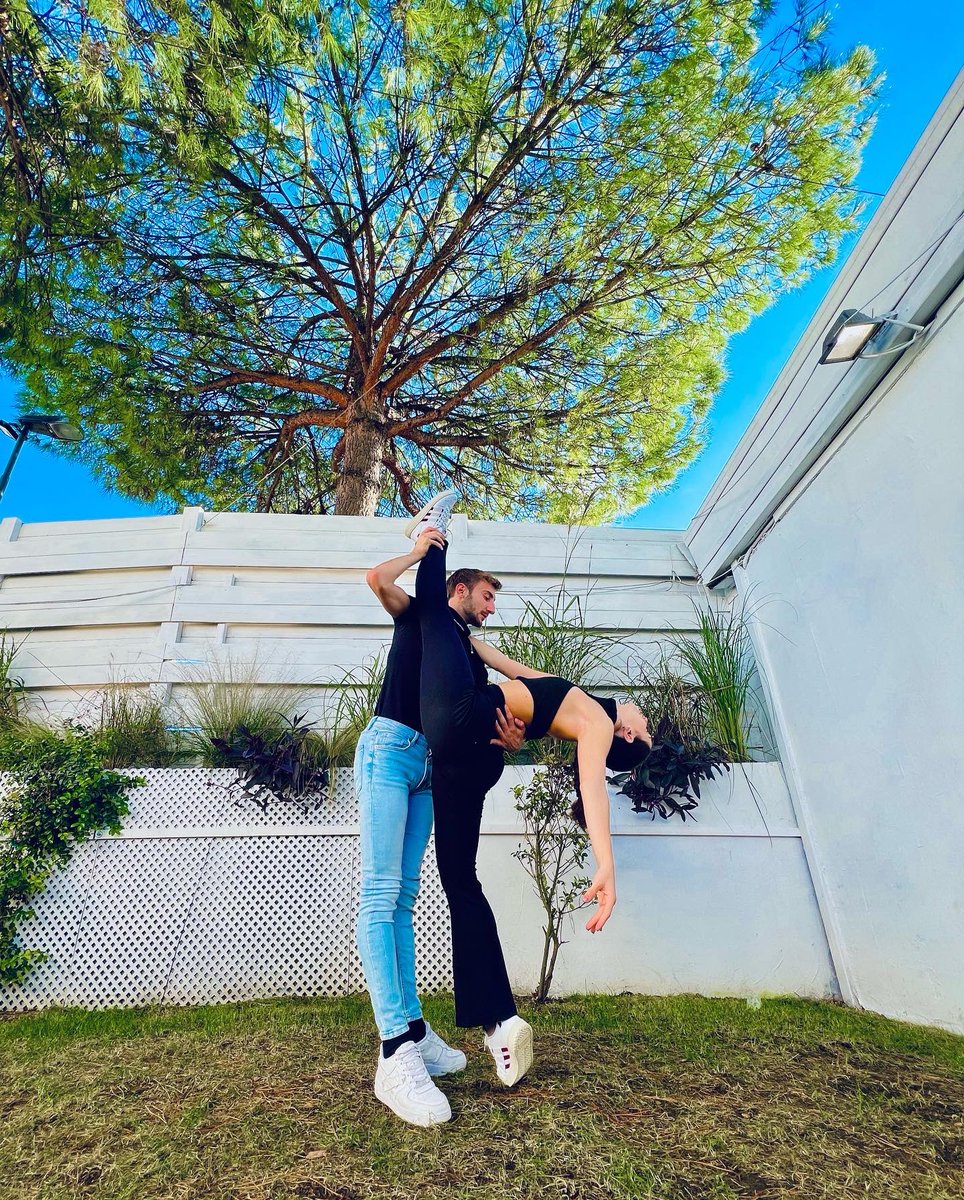 AgnelliRamon's tweet photo. #amici22  🌹 https://t.co/PjjpfVKSuf