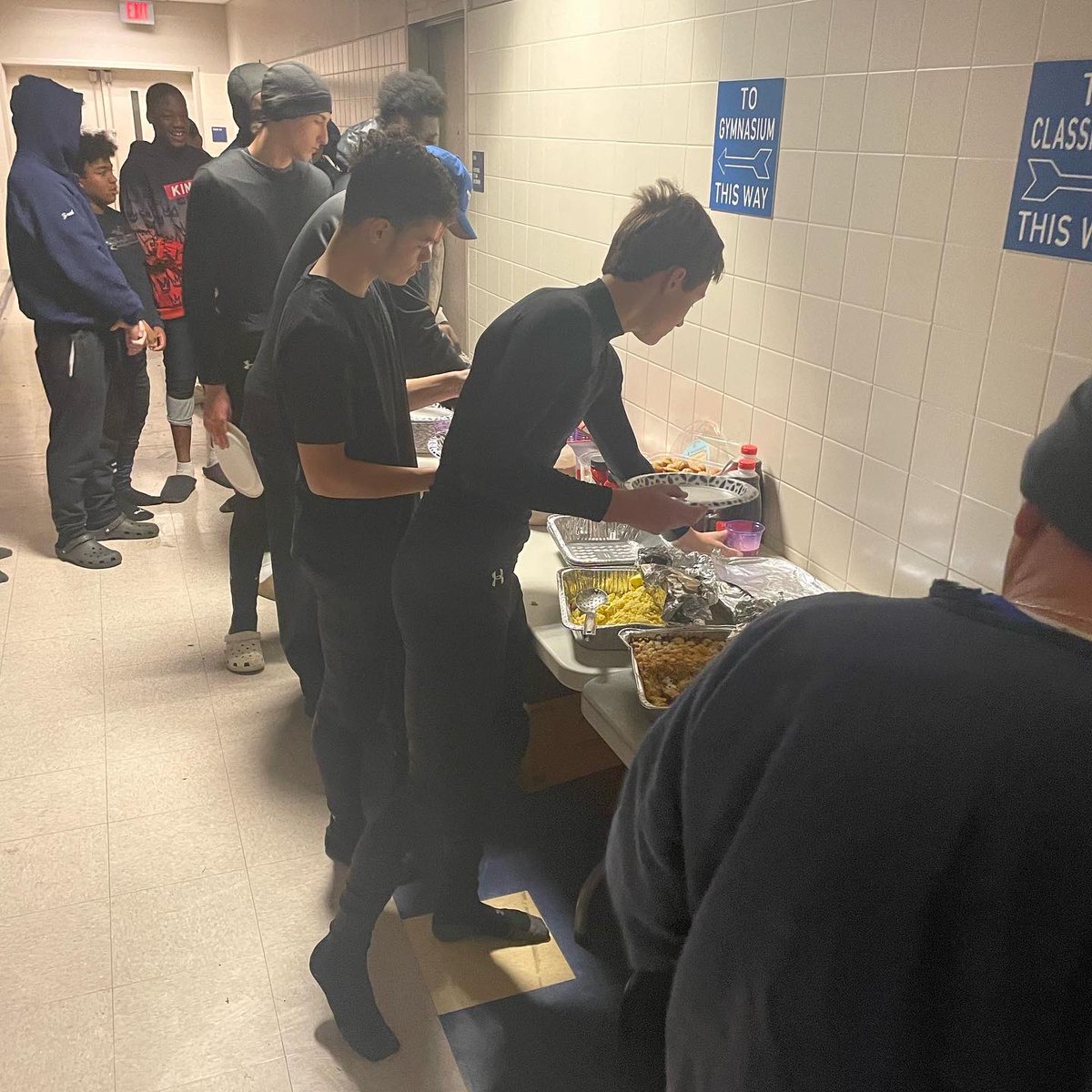 coachdeek10's tweet photo. Today really caught me different. We had 31 kids suit up for our JV Chicken Bowl. Full breakfast for the entire program. Varsity kids on chains, water. &amp; announcers. A total program day. When I wanted to be a HC this day is what I envisioned. I love my kids &amp; my coaches forever! https://t.co/aaQZd0pQ7p