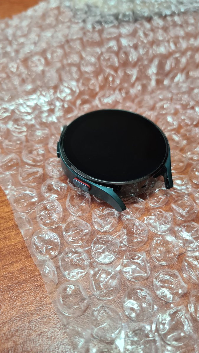 dcampero's tweet photo. @SamsungMexico un año despues regreso a quejarme con un reloj que compre directamente con ustedes y otra cotizacion absurda de basicamente cambiar todo el reloj cuando el reloj no iba con golpes y no deberia tener humedad por que se supone son contra agua ( no lo meti a alberca) https://t.co/K3H7KD6TUt